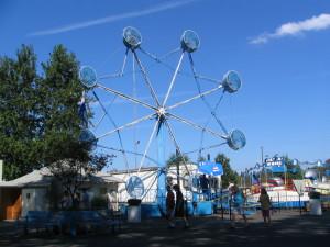 Amusement_park_ride